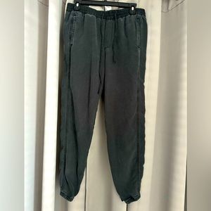 GAP women jean jogger style pant - size small
